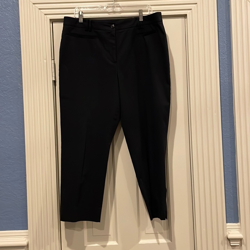 Ann Taylor curvy fit black capri pants, size 14